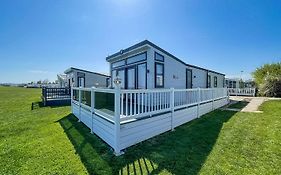 Beautiful Lodge With Full Sea Views At Broadland Sands In Suffolk Ref 20235Bs